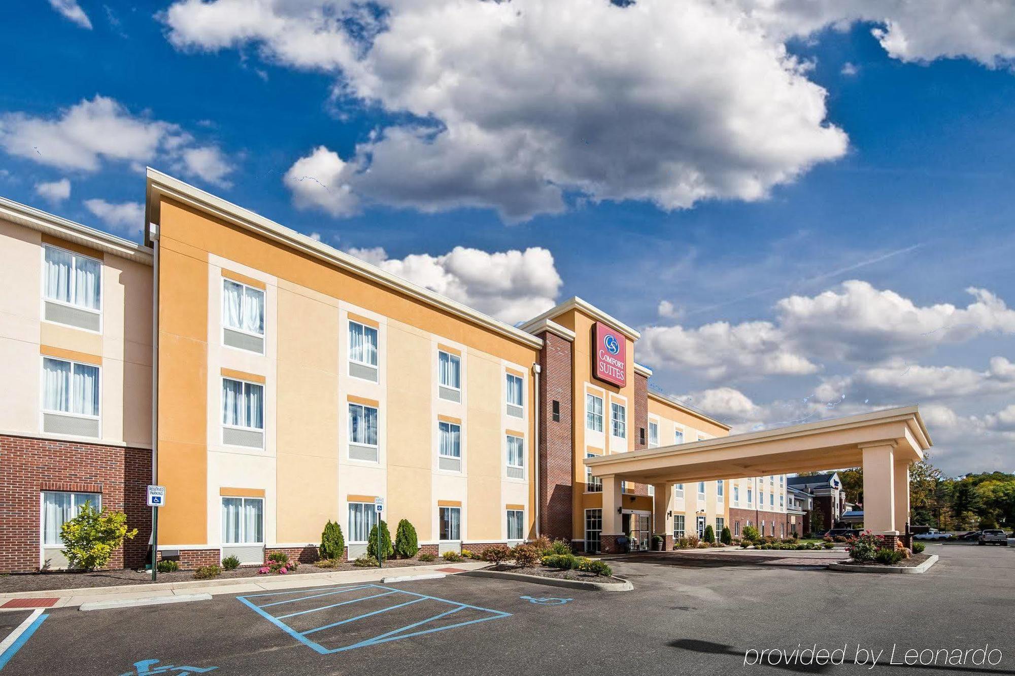 Comfort Suites Marietta-Parkersburg Bagian luar foto