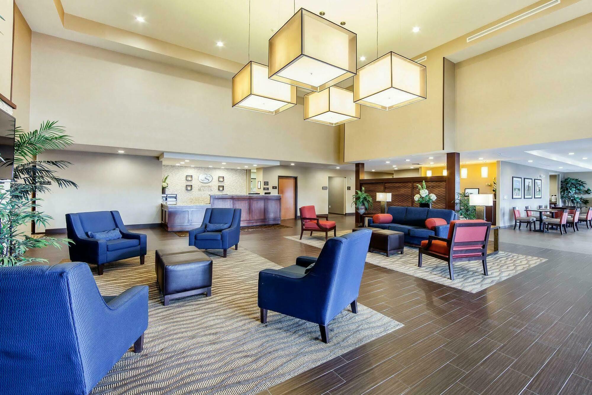 Comfort Suites Marietta-Parkersburg Bagian luar foto